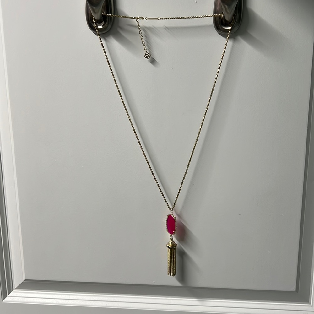 Kendra Scott necklace